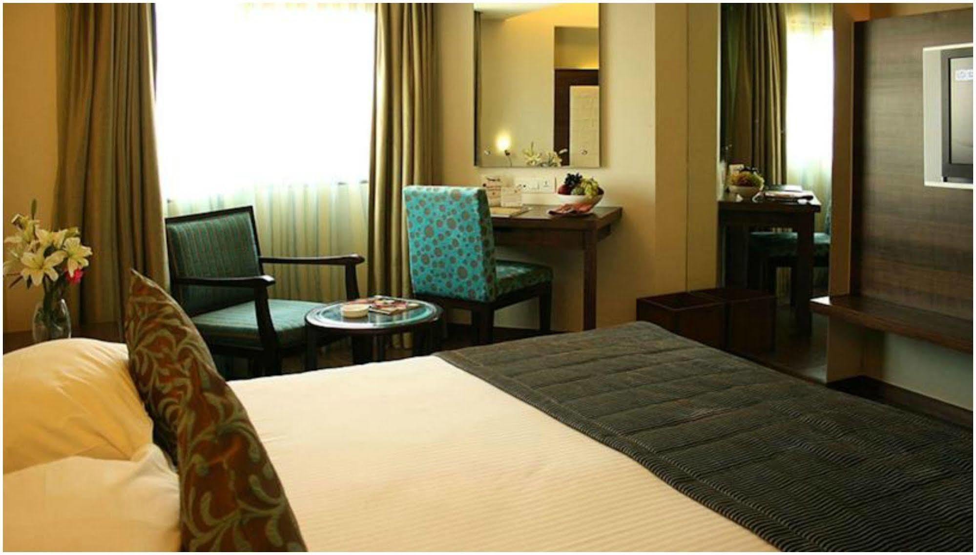 Ramee Guestline Hotel Juhu Mumbai Room photo
